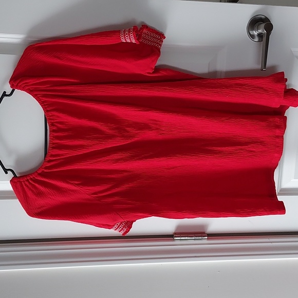 Short sleeve top with embroidery on sleeve and front red/white - Picture 5 of 7